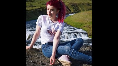 အသားကပ်ဘောင်းဘီနဲ့ ညစ်ညမ်းတယ်။